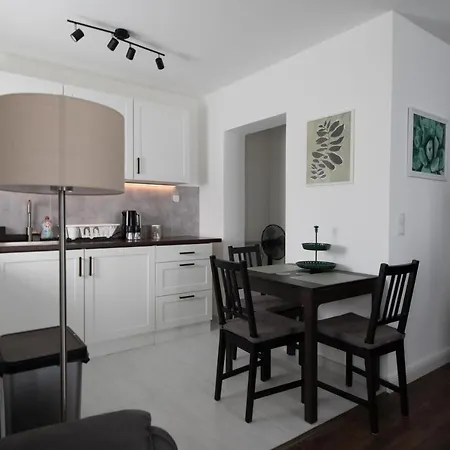 Quiet With The Comforts Of شقة